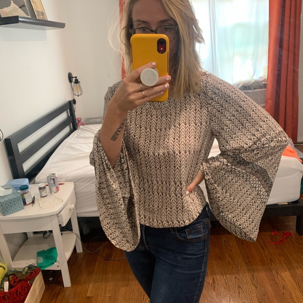 Patterned flowy blouse